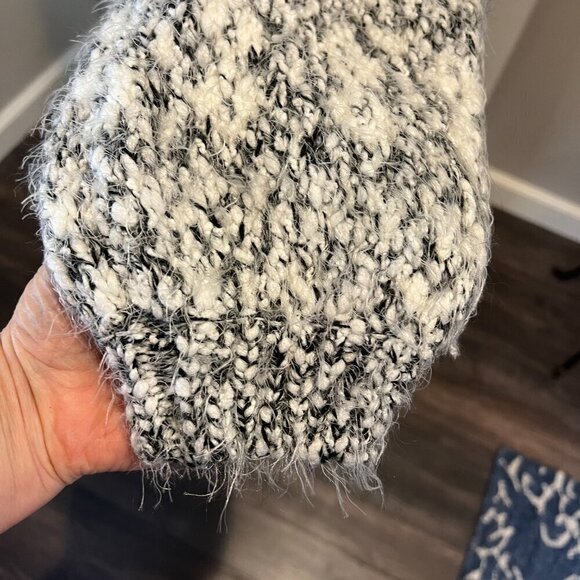 NWT BB Dakota White & Gray Open Front Knit Eyelash Cardigan, Size Medium - Picture 8 of 16